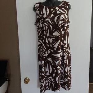 Midi dress with boat neck and gorgeous pattern